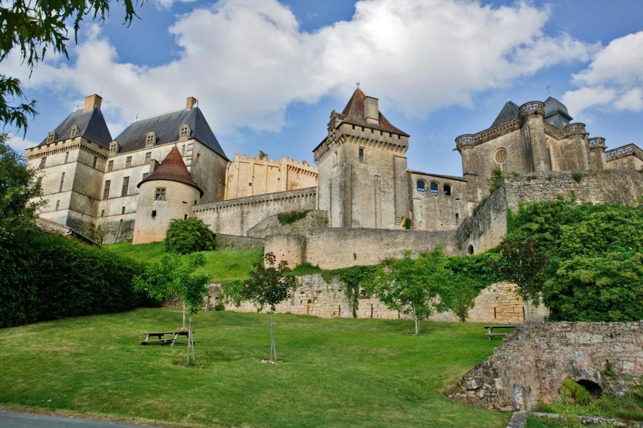 Le Prieure Du Chateau De Biron Bed & Breakfast Biron  Exterior photo