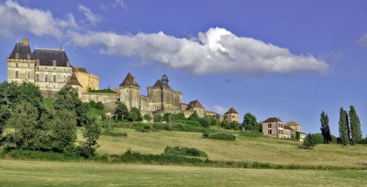 Le Prieure Du Chateau De Biron Bed & Breakfast Biron  Exterior photo